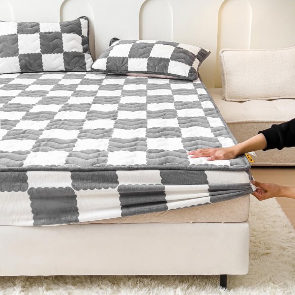 🎊Milk Velvet Checkered Mattress Cover