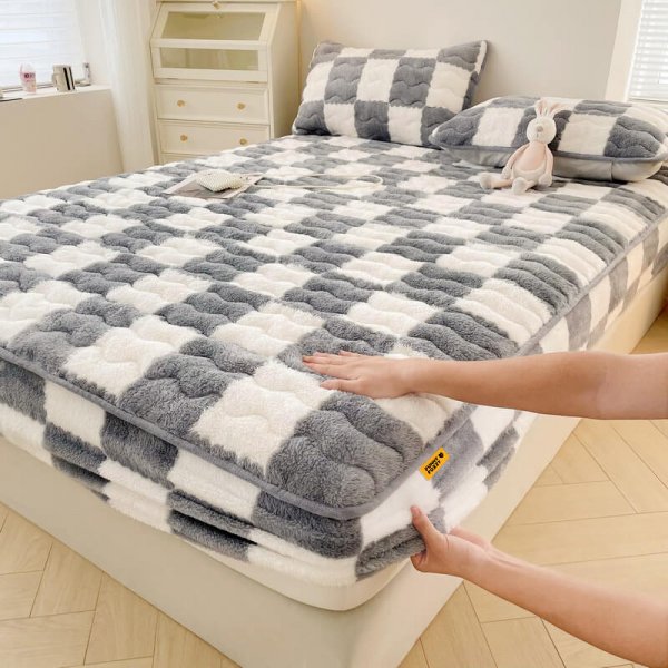 🎊Milk Velvet Checkered Mattress Cover